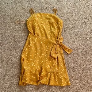 Selling a cute mini dress from Altar’d State. Size small. Very comfortable!